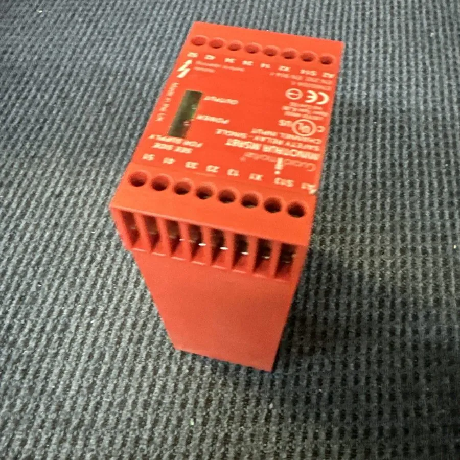 Реле безопасности Allen Bradley 440R-E23030 24V AC/DC Minotaur MSR8T Safety Rela