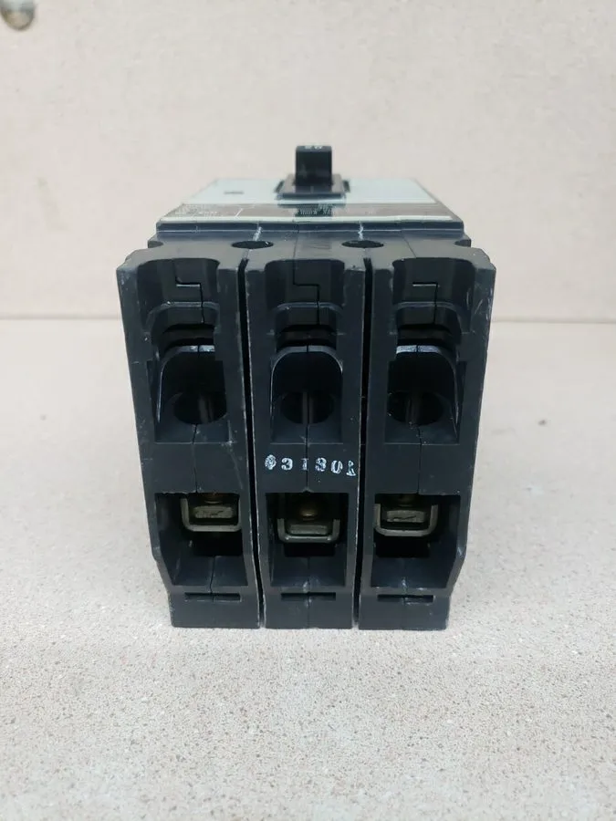 Автоматический выключатель Siemens Sentron 20 Amp Circuit Breaker 3 Pole 600 VAC