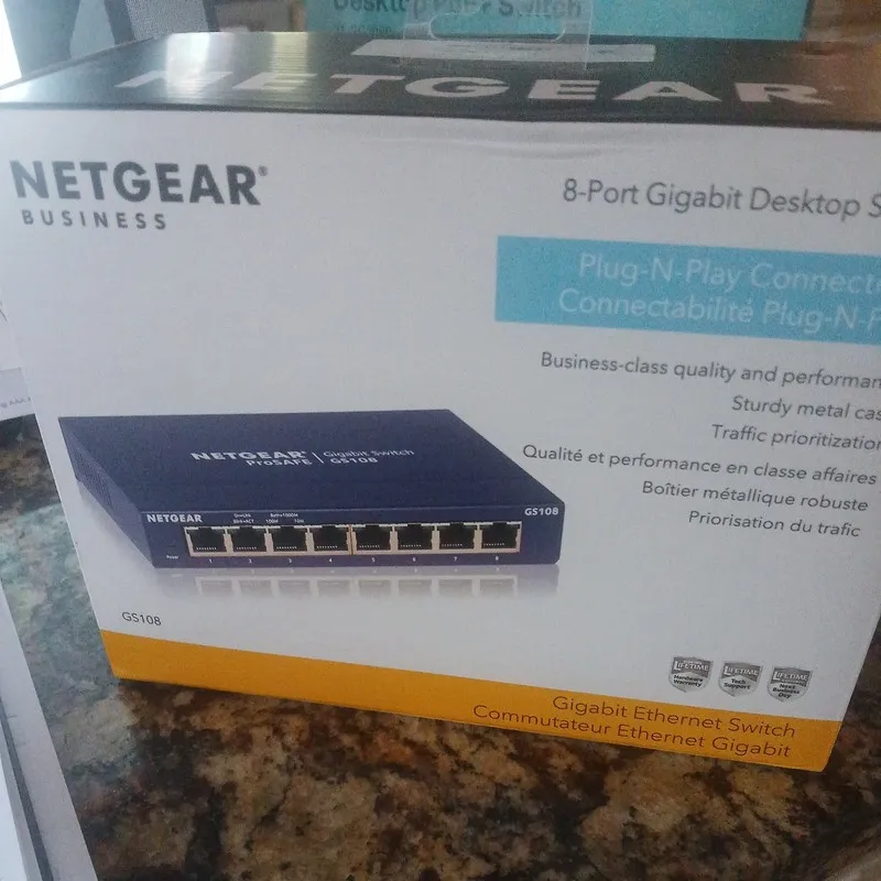 Коммутатор NETGEAR 8-Port Gigabit Ethernet Unmanaged Switch (GS108) 400NAS