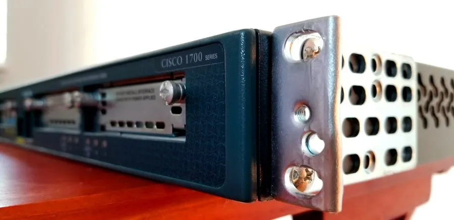 Маршрутизатор [~FASTEST SHIPPING!!!~] CISCO 1760 MODULAR ACCESS ROUTER 47-16731-