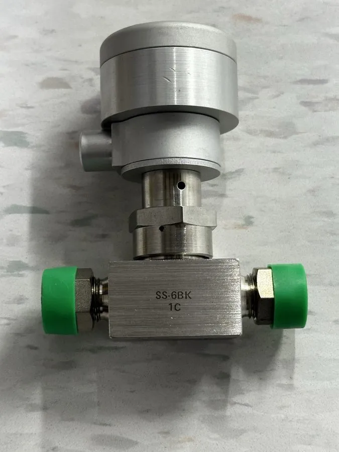Клапан SWAGELOK SS-6BK-1C BELLOWS SEALED VALVE — фото лота 1