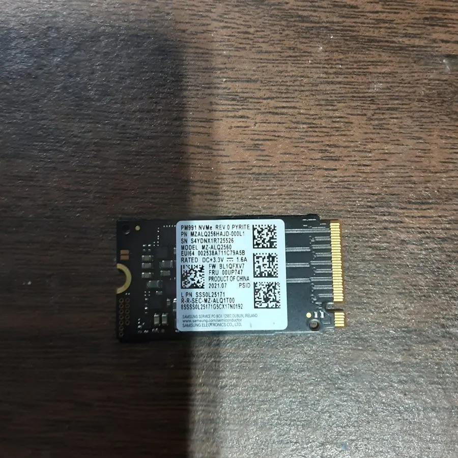 SSD-накопитель SAMSUNG PM991 256GB M.2 NVMe 2242 SSD MZALQ256HAJD-000L1
