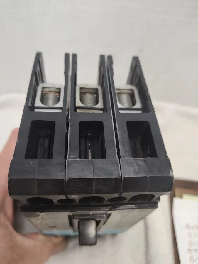 Автоматический выключатель ITE/SIEMENS SENTRON SERIES CIRCUIT BREAKER ED43B110 1 — фото лота 3