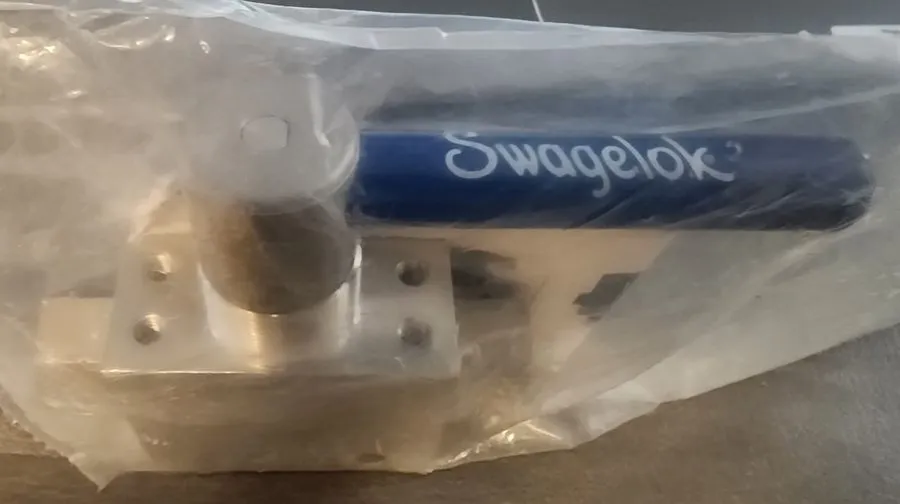 Клапан Swagelok SS-6FKBFK4 316 SS 3-PIECE 2-WAY MEDIUM-PRESSURE BALL VALVE — фото лота 2