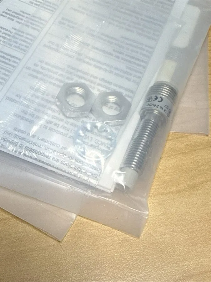 Датчик приближения Omron E2E-X4MD1-M1G Proximity Sensor 12-24VDC — фото лота 4