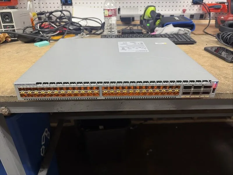 Коммутатор ARISTA DCS-7050SX2-72Q 48-Port 10Gbe SFP +6x 40Gb Network Switch w/ 3 — фото лота 1