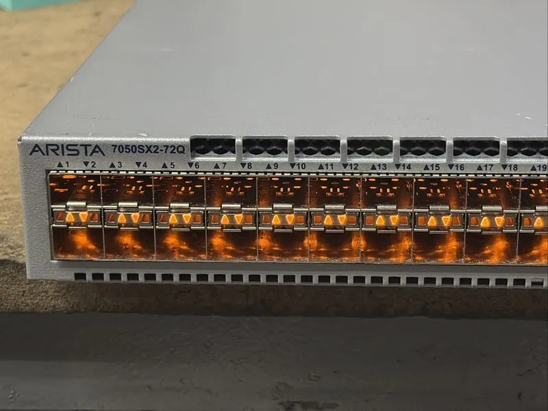 Коммутатор ARISTA DCS-7050SX2-72Q 48-Port 10Gbe SFP +6x 40Gb Network Switch w/ 3 — фото лота 2