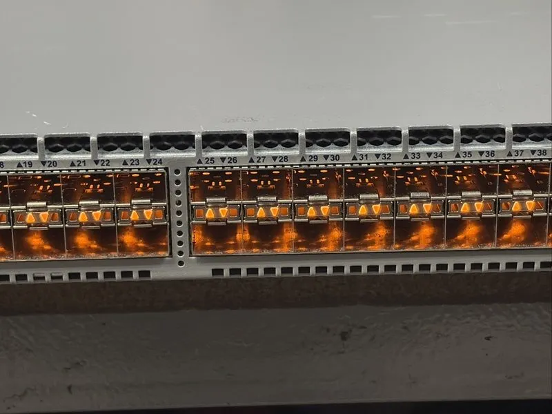 Коммутатор ARISTA DCS-7050SX2-72Q 48-Port 10Gbe SFP +6x 40Gb Network Switch w/ 3 — фото лота 3