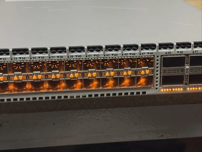 Коммутатор ARISTA DCS-7050SX2-72Q 48-Port 10Gbe SFP +6x 40Gb Network Switch w/ 3 — фото лота 4