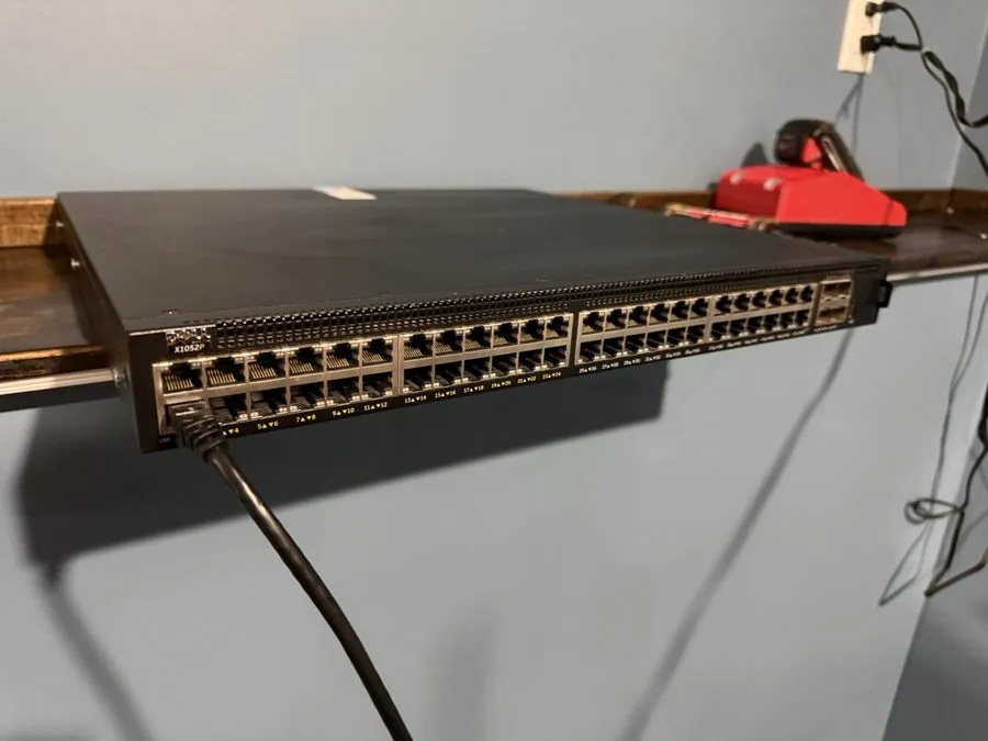 Коммутатор Dell Networking X1052P 48-Port PoE+ Switch w/ 4x 10Gb SFP+