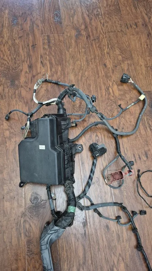 Жгут проводов 2012 Toyota Sienna Engine Bay Fuse Box Main Wiring Harness 82111-0 — фото лота 1