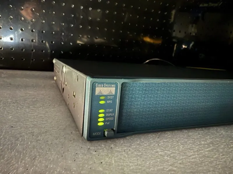 Коммутатор Cisco Catalyst WS-C3560-24PS-S 24-Port 10/100 POE Fast Ethernet Switc — фото лота 2