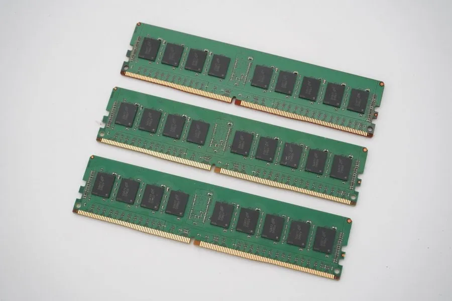 Модуль памяти Micron 8GB 1Rx4 DDR4-2133P RDIMM SERVER RAM MTA18ASF1G72PZ-2G1A2IK
