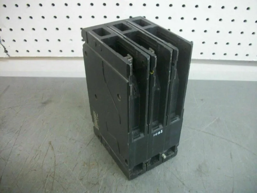 Автоматический выключатель SIEMENS SENTRON SERIES 15 AMP CIRCUIT BREAKER 3P 480 