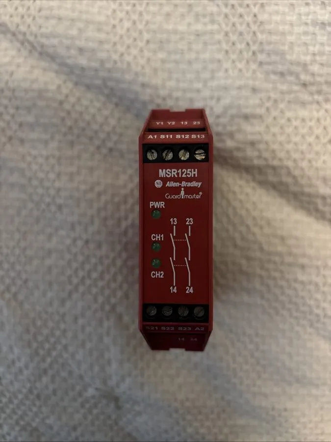 Реле безопасности Allen Bradley Guardmaster Safety Relay 440R-D23166 Ser A
