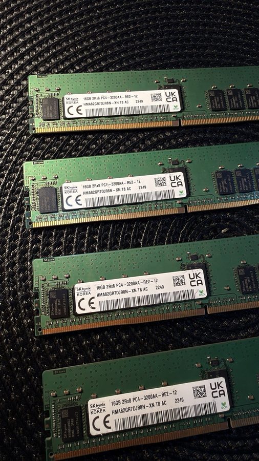 Модуль памяти SK Hynix 16GB DDR4-3200MHz 2Rx8 ECC RDIMM Server RAM HMA82GR7DJR8N