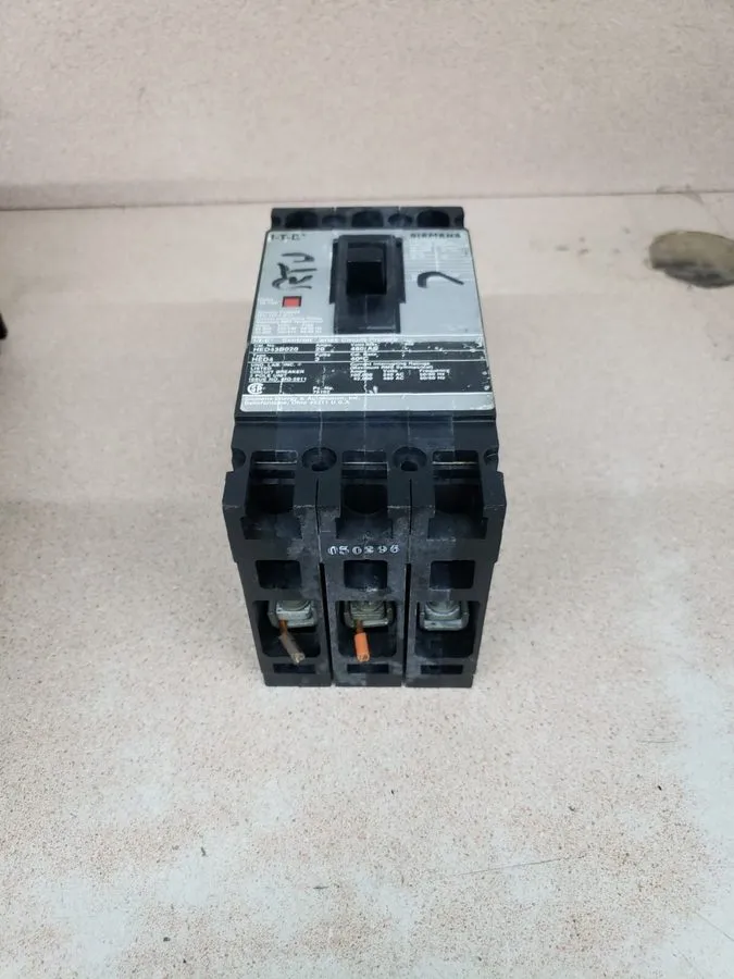 Автоматический выключатель Siemens Sentron Series 3 pole circuit breaker 20A 480