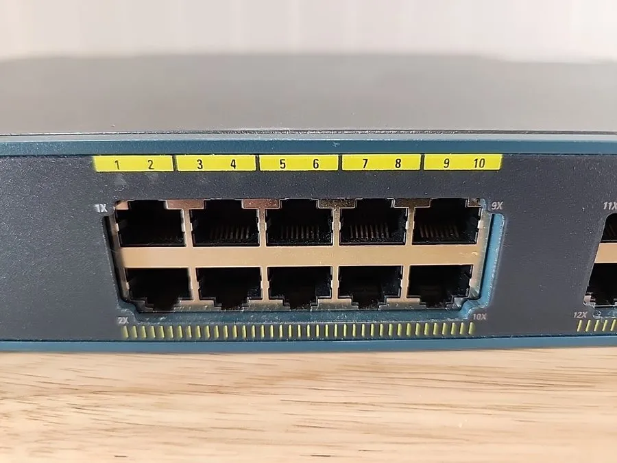 Коммутатор Cisco WS-C2960G-24TC-L 24-Port Gigabit w/ 1Gb SFP Switch 2960G — фото лота 2