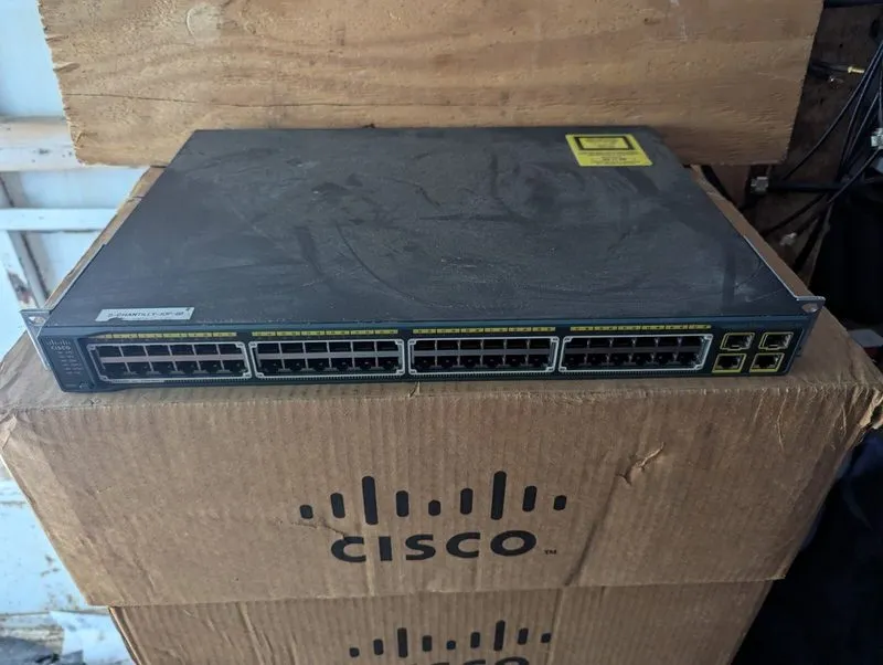Коммутатор CISCO WS-C2960-48PST-L 48 PORT FE POE ETHERNET SWITCH W/2x SFP 370W — фото лота 1