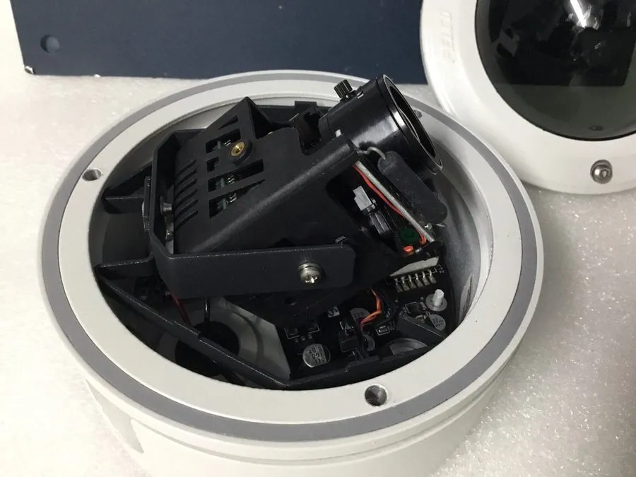 Камера Pelco ICS110-CDV39A Indoor Dome Camera 12/24V Analog Security Camera — фото лота 4