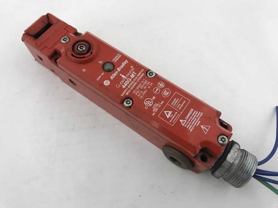 Реле безопасности 440G-MT47047 Allen-Bradley Guardmaster 440G-MT Guardlock Switc — фото лота 1