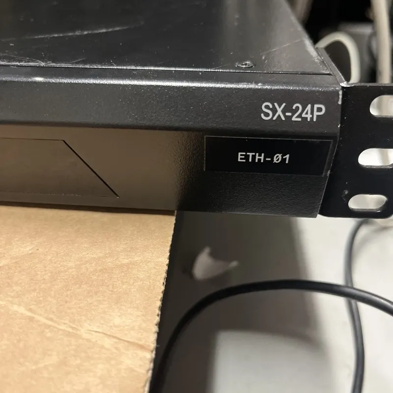 Коммутатор Pakedge SX-24P 24-Port Gigabit Managed PoE+ Ethernet Switch 4- SFP po