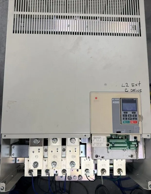 Электропривод Yaskawa CIMR-AU4A0250AAA Drive A1000 Rev a 3PH 380-480V Fully — фото лота 1
