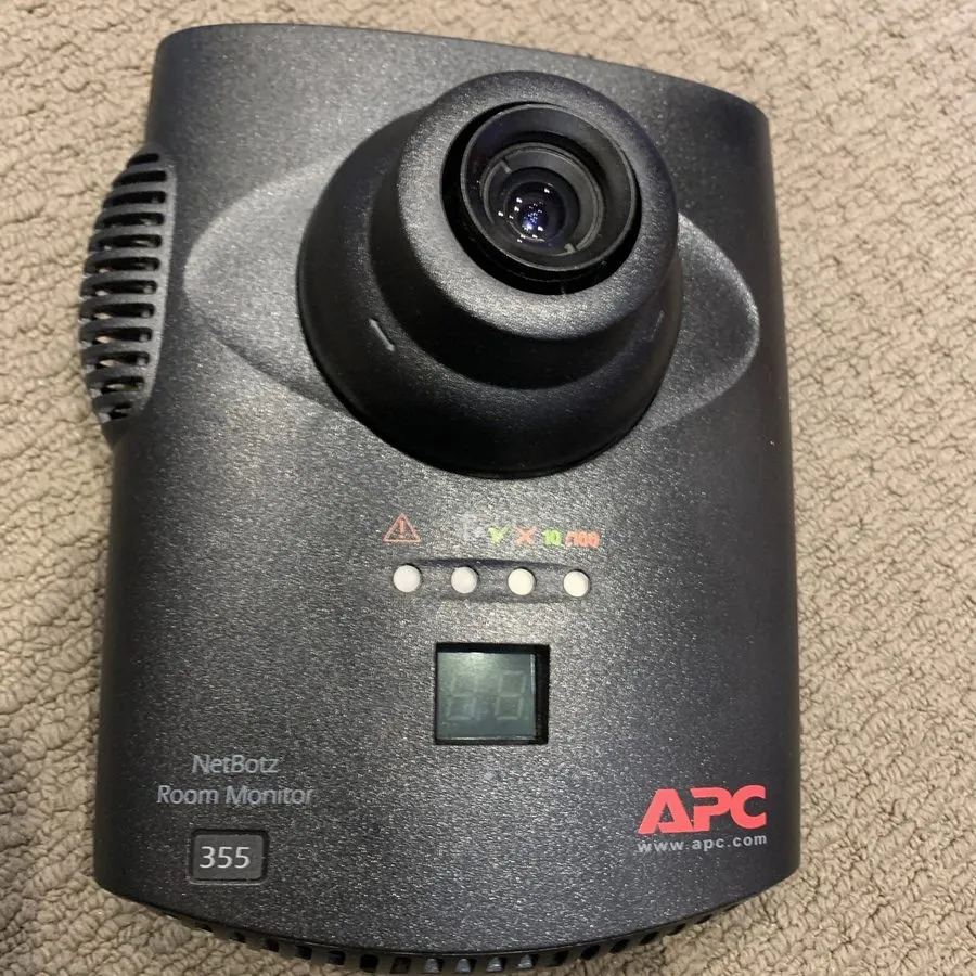 Стойка/шкаф APC NetBotz Room Monitor 355 Security Camera NBWL0355