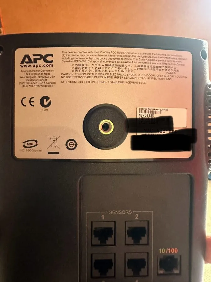 Стойка/шкаф APC NetBotz Room Monitor 355 Security Camera NBWL0355 — фото лота 2