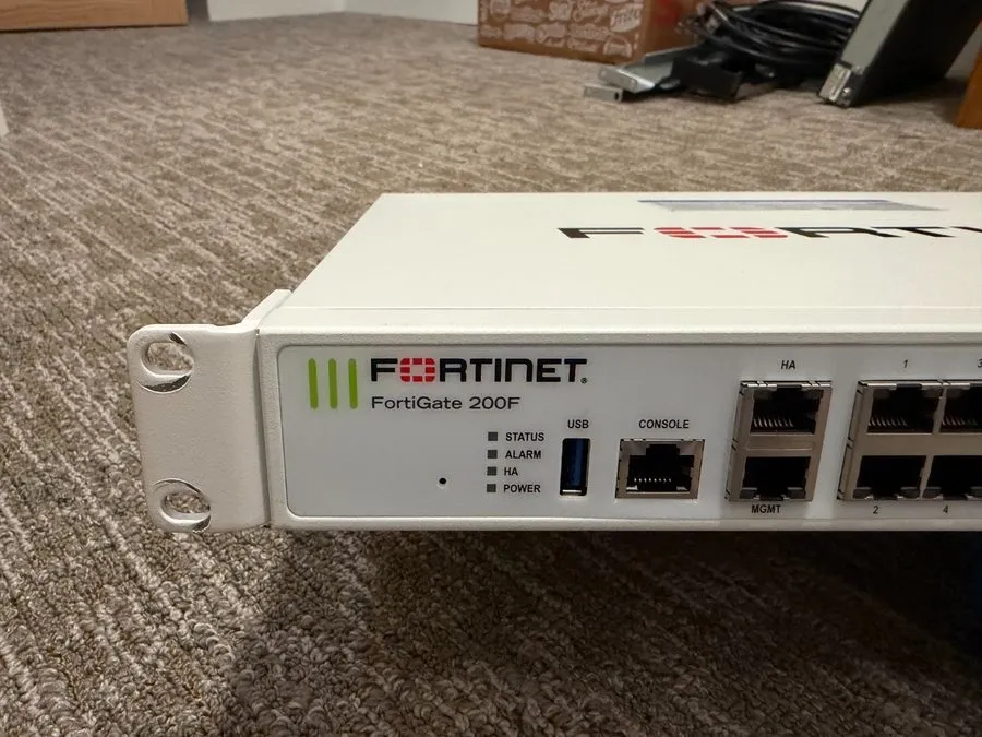 Межсетевой экран Fortinet FortiGate 200F FG-200F Firewall Appliance 1U Rackmount