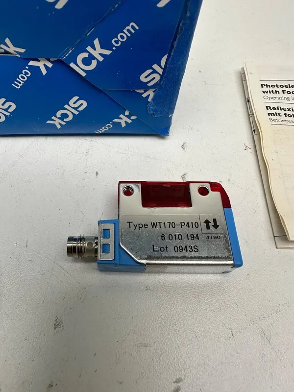 Фотоэлектрический датчик SICK WT170-P410 Photoelectric Sensor One