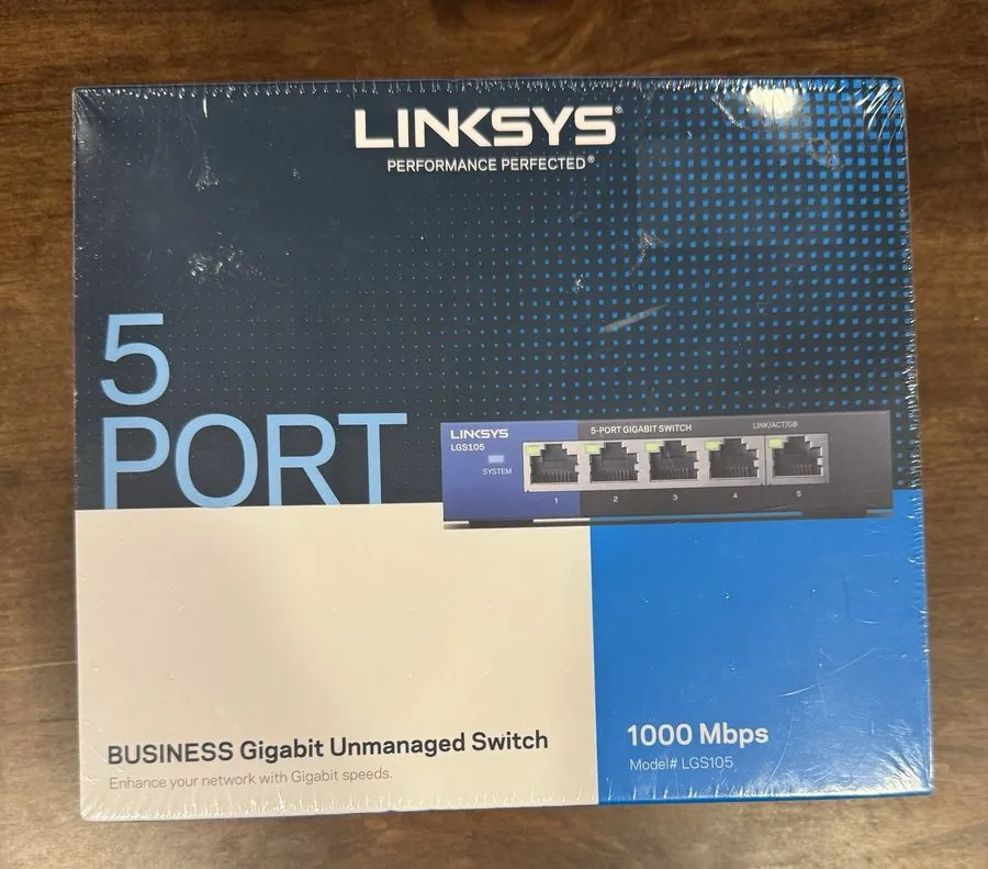 Коммутатор Linksys LGS105 5-Port Gigabit Desktop Ethernet Network Switch