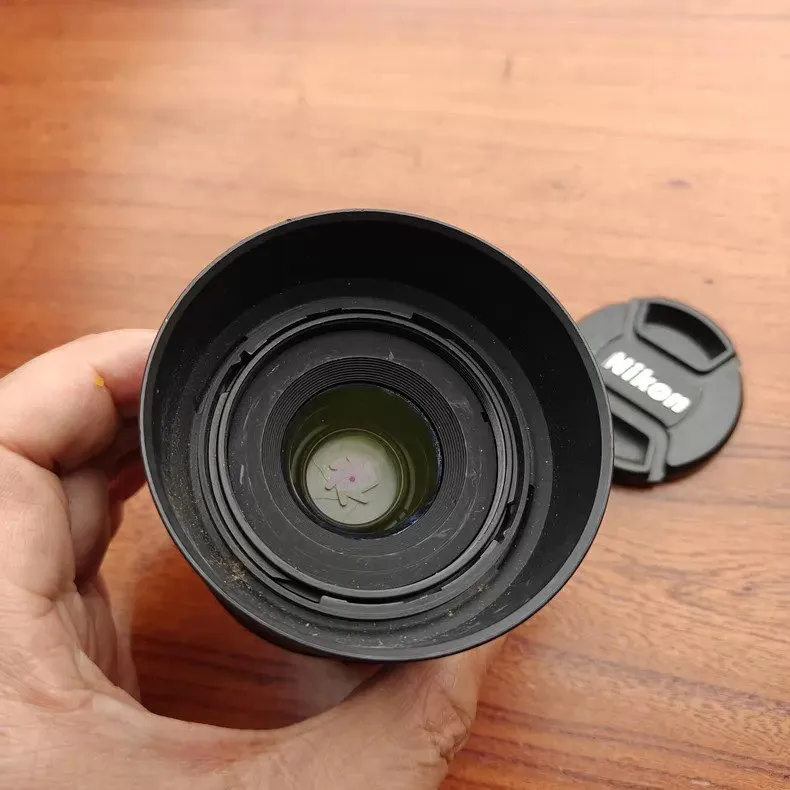 Объектив Nikon AF-S DX NIKKOR 35mm f/1.8G Lens