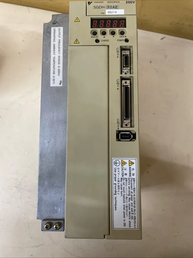 Сервопривод Yaskawa SGDH-30AE Servopack AC Drive 3kW 200-230V FAST — фото лота 2