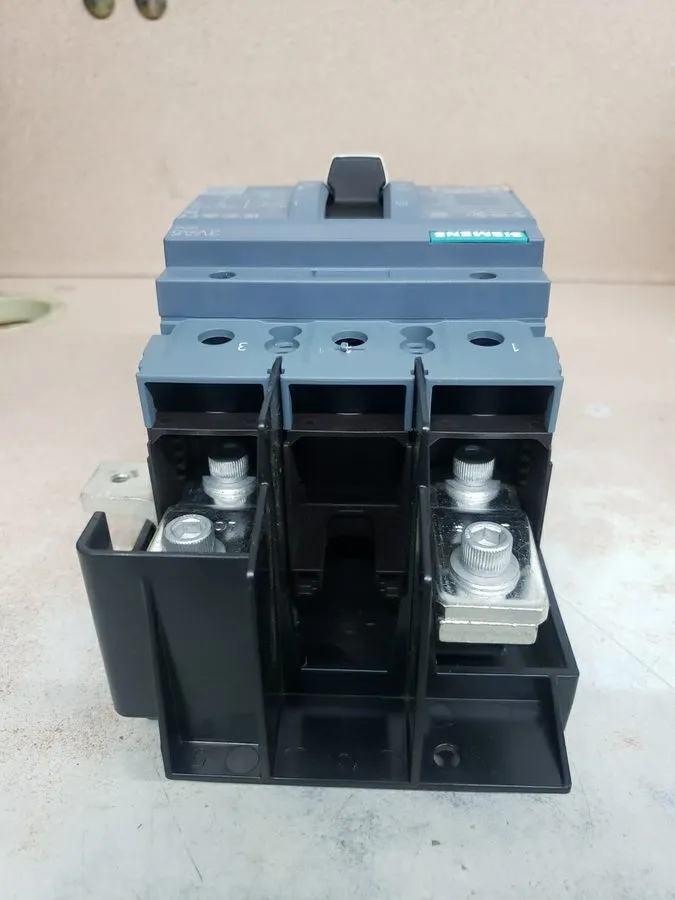 Автоматический выключатель SIEMENS 3VA5215-6EC31-0AA0 3 Pole 150 Amp Circuit Bre