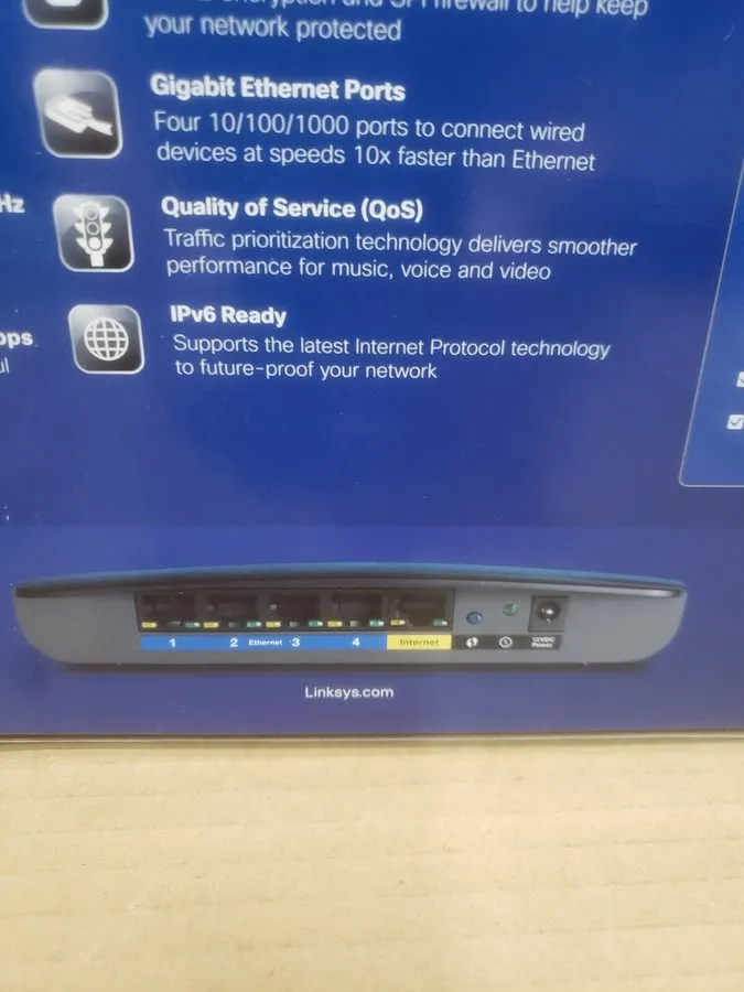 Маршрутизатор Cisco Linksys EA2700 300 Mbps 4-Port Gigabit Wireless N Router