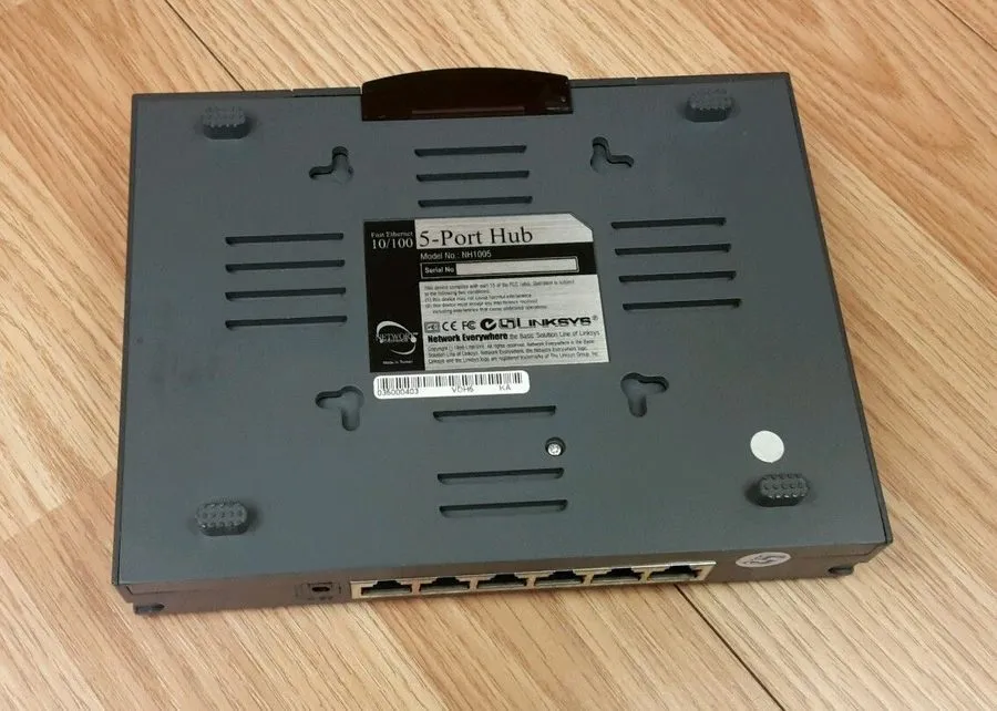 Коммутатор Linksys Network Everywhere NH1005 V2 Fast Ethernet 5 Port Hub