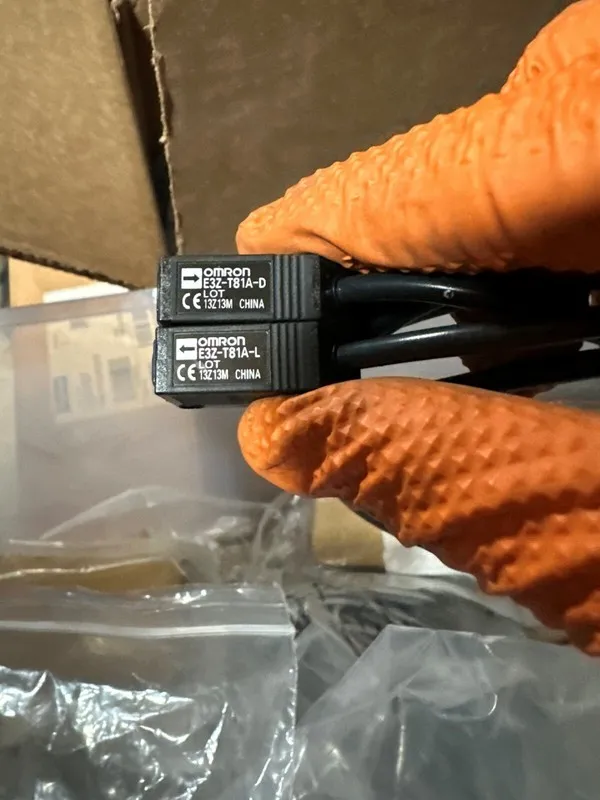 Фотоэлектрический датчик OMRON E3Z-T81A-D PHOTOELECTRIC SENSOR PNP LED PRE-WIRED