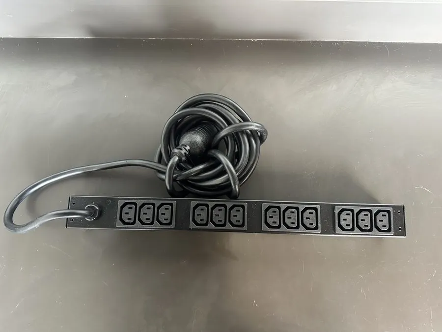 Блок розеток PDU APC AP9566 NetShelter Basic Rack PDU 1U 16A 208V 12 C13 outlets