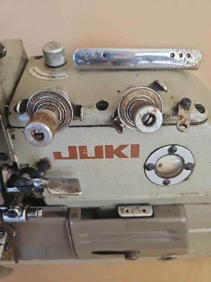 Оборудование рекламного производства Commercial Sewing Machine Juki. Model MO-35 — фото лота 1