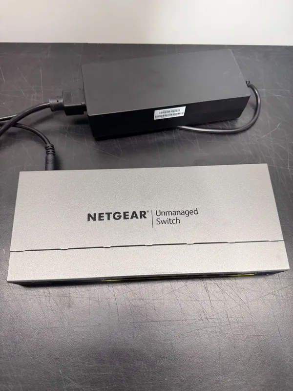 Коммутатор NETGEAR GS108PP 8-Port Gigabit PoE+ Switch 123W Ethernet Unmanaged