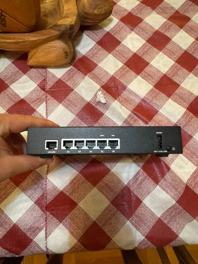 Межсетевой экран Dell SonicWALL TZ300 Network Security Appliance Firewall Router — фото лота 1