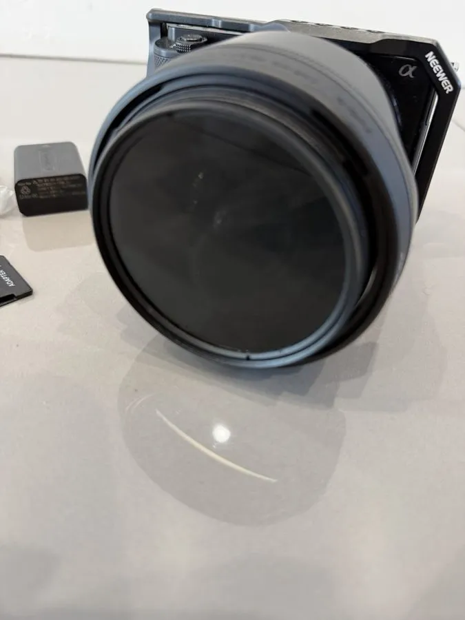 Объектив Sony Alpha ZV-E10 24.2MP Mirrorless Camera w/ Sigma 16mm Lens — фото лота 2
