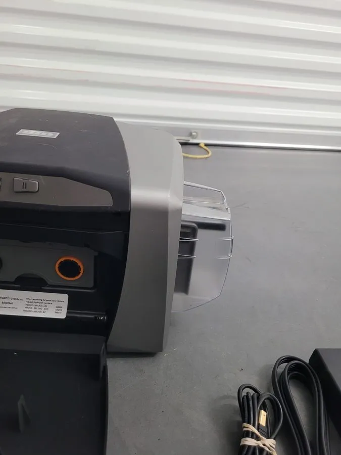 Принтер этикеток Fargo DTC1250e Dual Sided ID Card Printer & Complete Supplies P