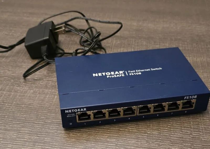 Коммутатор Netgear Prosafe 8-PORT Fast Ethernet Switch Desktop Switch FS108