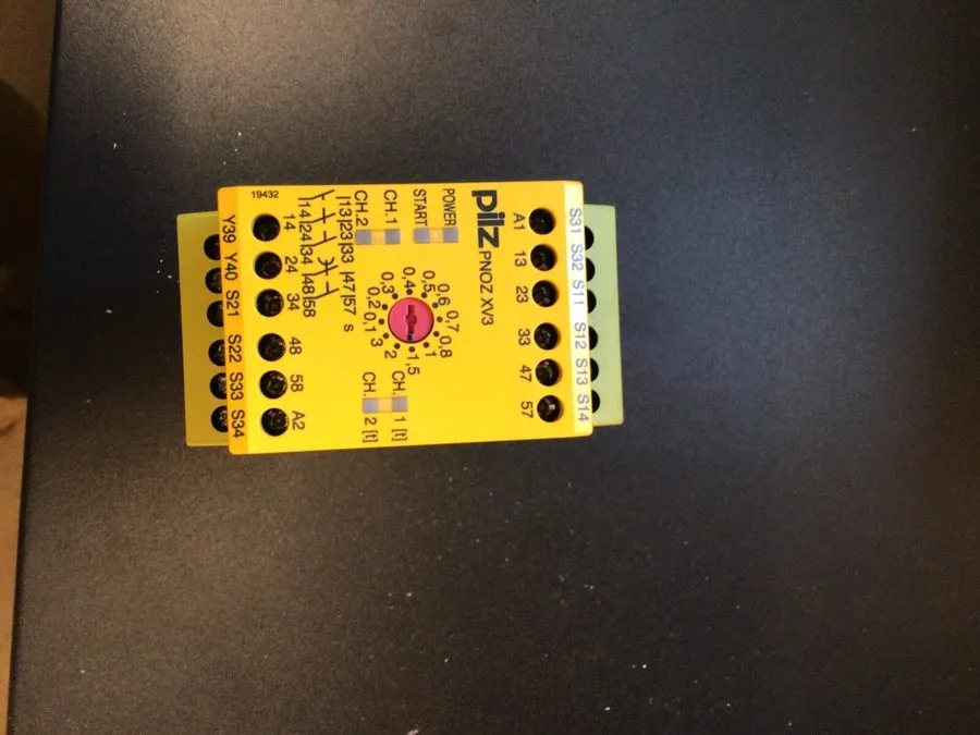 Реле безопасности PILZ 774540 Safety Relay PNOZ XV3 30/24VDC 3S 2SZ