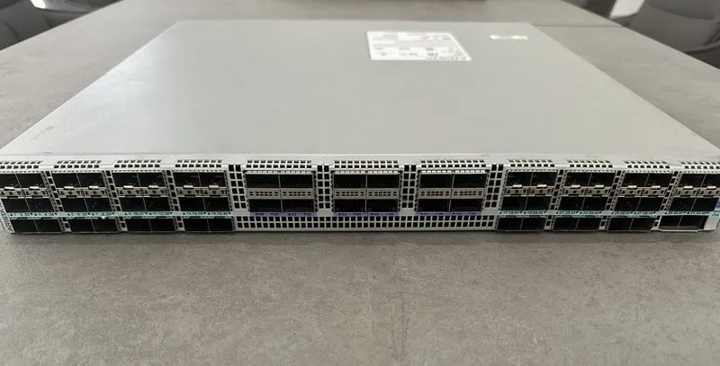 Коммутатор Arista DCS-7050SX3-48YC12-F