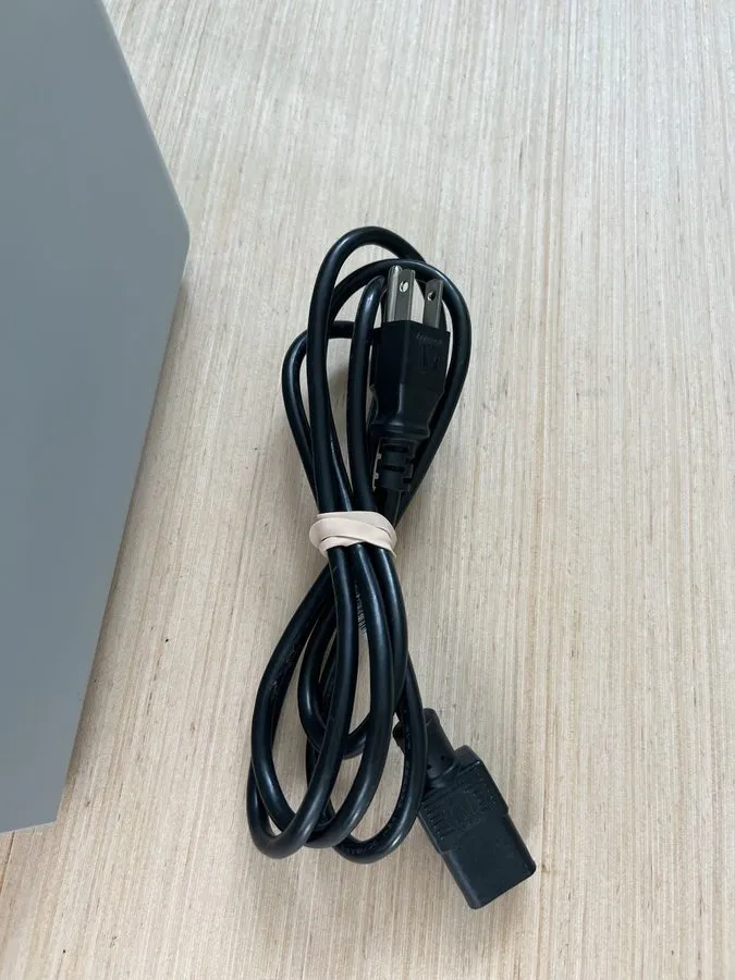 Лазерный принтер HP LaserJet P1005 Monochrome Laser Printer W/ Cables