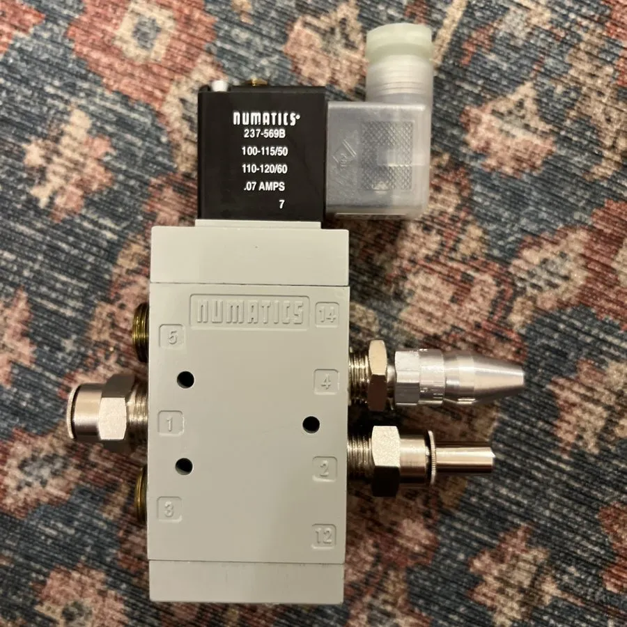 Электромагнитный клапан Numatics L23BA4520000030 Pneumatic Solenoid Valve 120VAC — фото лота 1