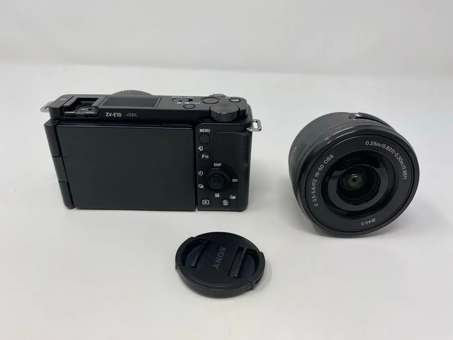Объектив Sony Alpha ZV-E10 24.2MP Mirrorless Camera w/ Sigma 16mm Lens